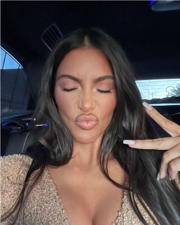 Kolekcja samochodów Kim Kardashian. Celebrytka ma na podjeździe modele warte krocie