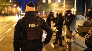 Kibole Ruchu Chorzów w kominiarkach blokowali przejazd autokarów. Śląscy policjanci zapobiegli konfrontacji...