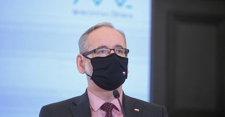 Koronawirus w Polsce. Adam Niedzielski zaniepokojony tłumami na stokach