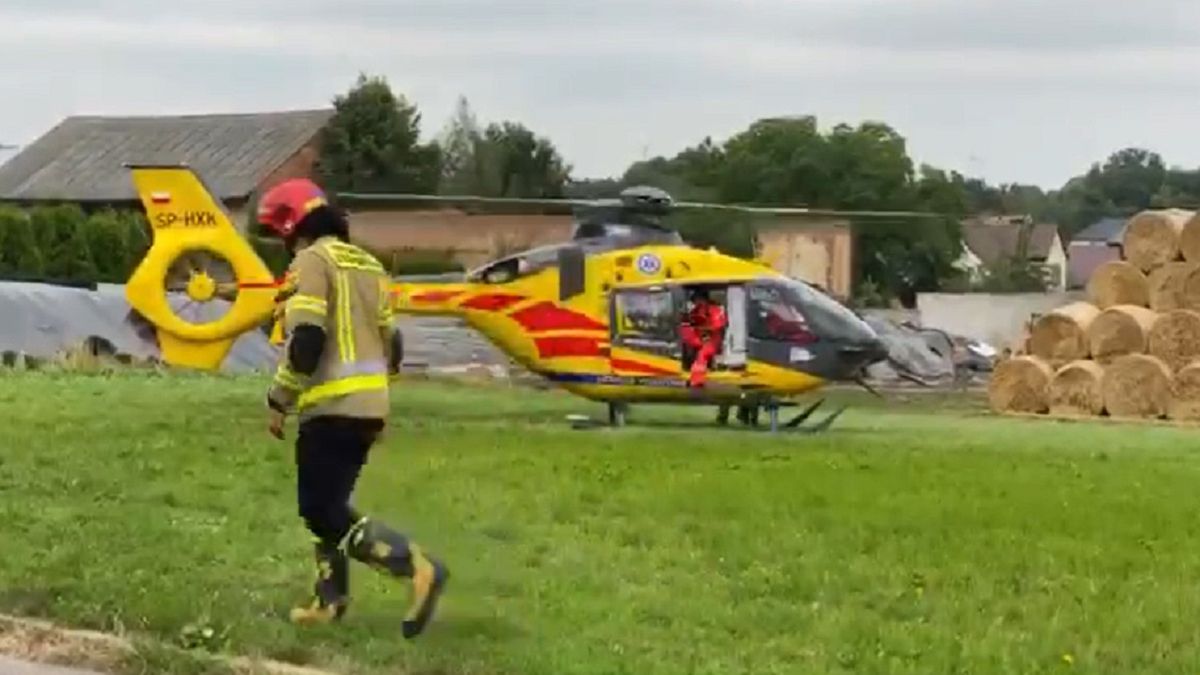 Helikopter ratowniczy lądujący w Krzanowicach