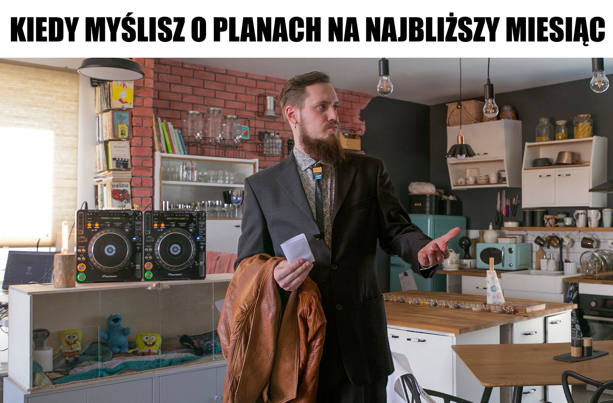 Odreagowywanie na kwarantannie. Polski duet odtwarza kultowe memy 9