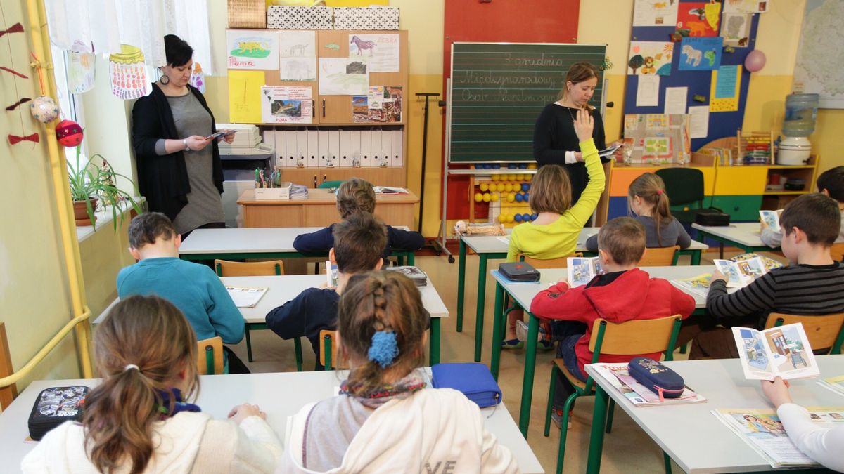 Przez kryzys na rynku papieru, dzieci mogą przez jakiś czas uczyć się bez podręczników.