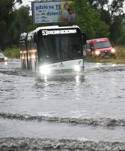Potężna nawałnica nad Szczecinem. Zalane ulice, auta utknęły w wodzie