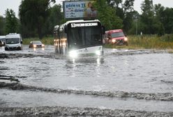 Potężna nawałnica nad Szczecinem. Zalane ulice, auta utknęły w wodzie