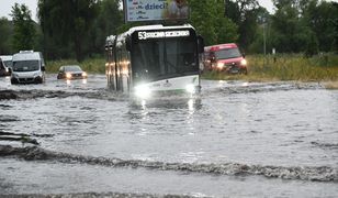 Potężna nawałnica nad Szczecinem. Zalane ulice, auta utknęły w wodzie