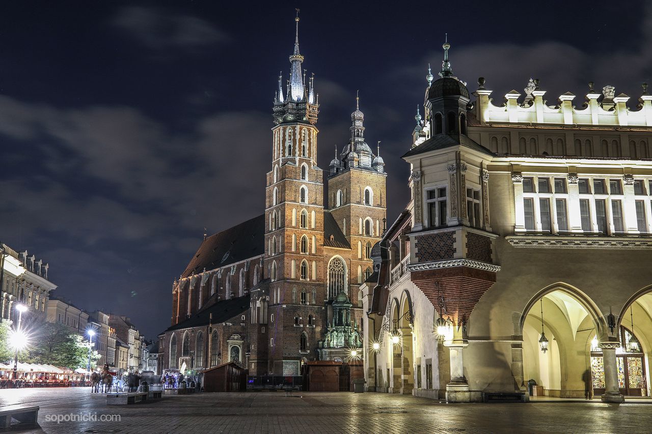 Kraków, Rynek Główny wieczorem. Canon EOS 5D Mark IV + Tokina AT-X PRO FX SD 24-70 mm f/2.8 (IF)