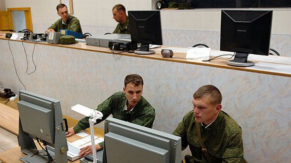 Manewry Centr-2011 - Rosja pokazuje, jak się będzie bronić 1