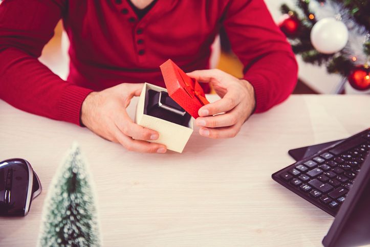 Smartwatch to coraz częściej spotykany prezent pod choinką