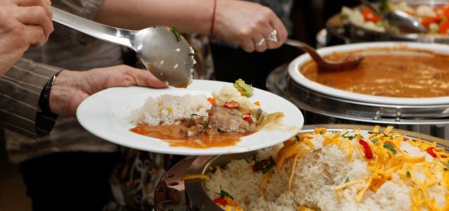 Savoir-vivre według Polaków. Największe błędy podczas spożywania posiłków