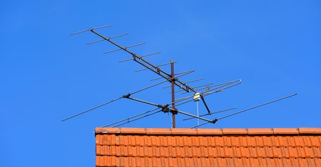 Telewizja dla seniorów. Miała ruszyć 1 maja. Nie ma jeszcze logo i ramówki