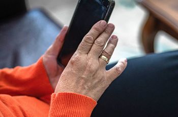 Dzwoni nieznany numer? To pytanie powinno zapalić czerwoną lampkę