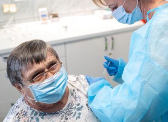 Dworczyk: Ponad 669 tys. seniorów 80+ zarejestrowało się do szczepień