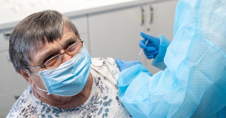 Dworczyk: Ponad 669 tys. seniorów 80+ zarejestrowało się do szczepień