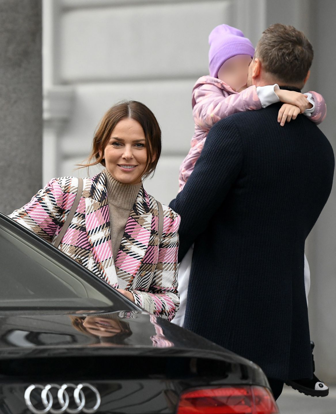 Paulina Sykut-Jeżyna z rodziną na mieście