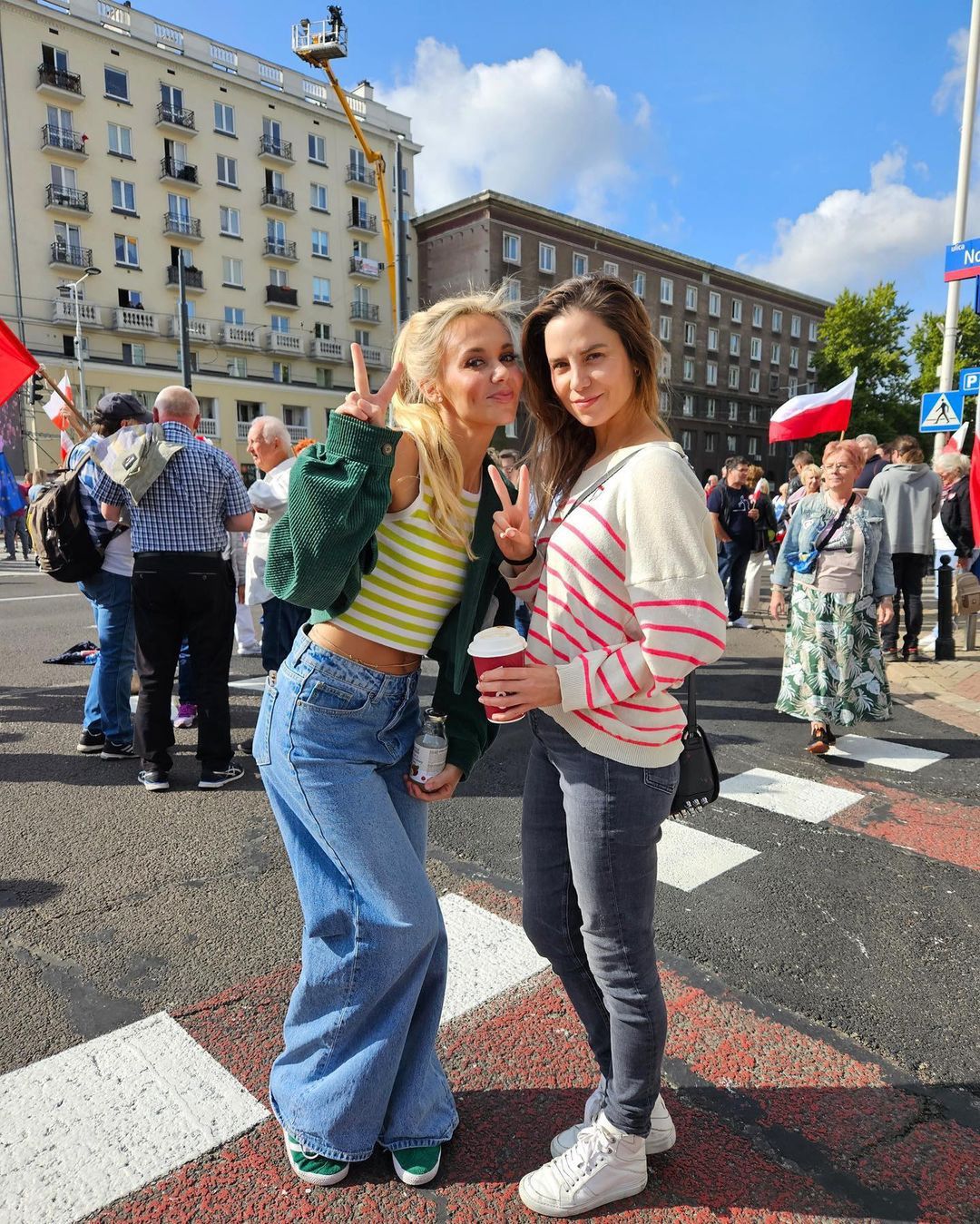 Kasia Moś w jeansach z szeroką nogawką