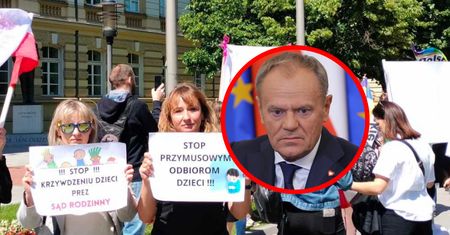 Protestowały przed kancelarią premiera. Mówią o "odbieraniu dzieci"