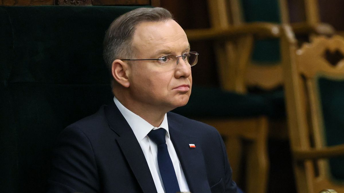 Warszawa, 25.04.2024. Prezydent RP Andrzej Duda podczas wystąpienia ministra spraw zagranicznych w Sejmie w Warszawie, 25 bm. Minister Radosław Sikorski przedstawił informację o zadaniach polskiej polityki zagranicznej w 2024 roku. (aldg) PAP/Leszek Szymański