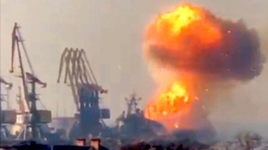 Eksplozja na okręcie desantowym "Saratow"