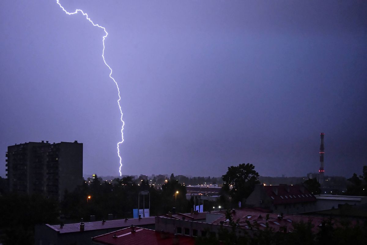 Pogoda na niedzielę. Cieplej, ale z opadami deszczu. Uwaga na burze