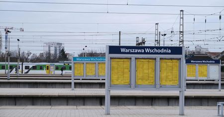 Warszawa. Awaria sieci trakcyjnej. Duże opóźnienia w kursowaniu pociągów