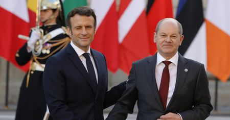 "FAZ": Macron jedzie do Berlina. Zabierze Scholza do Kijowa?