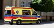 Agresywny atak na ratowników medycznych. Rzucił się z siekierą