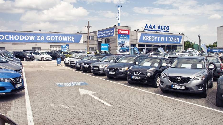 Coraz większym wzięciem cieszą się SUV-y i auta z automatyczną skrzynią biegów.