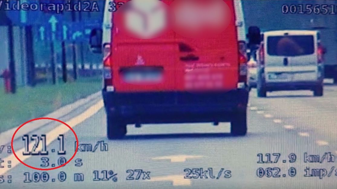 Kierowca firmy kurierskiej przekroczył prędkość o ponad 70 km/h