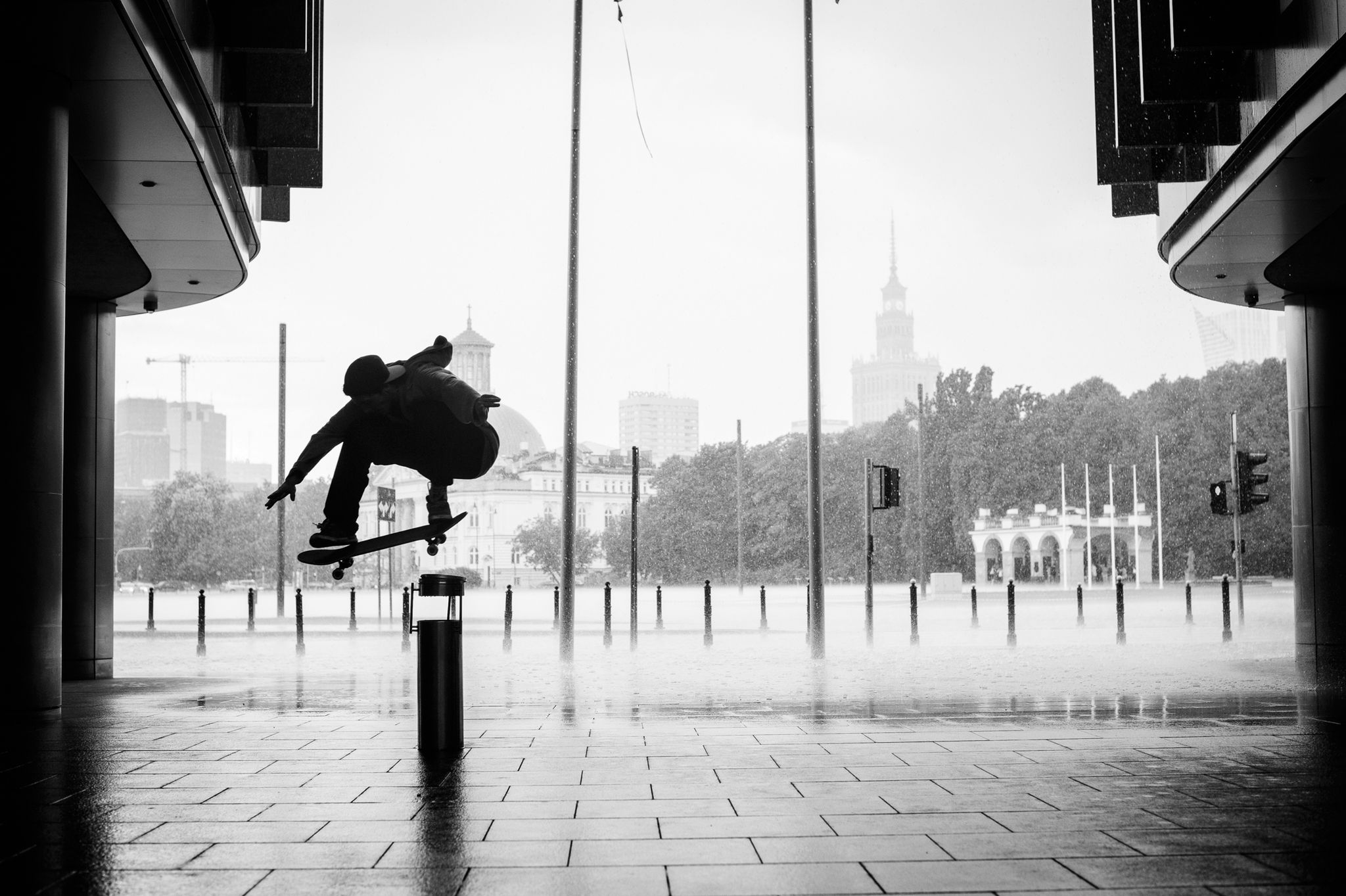 Miłosz Rebeś znalazł miejsce w fotografii, gdzie minimalizm spotyka się z miłością do deskorolki 6