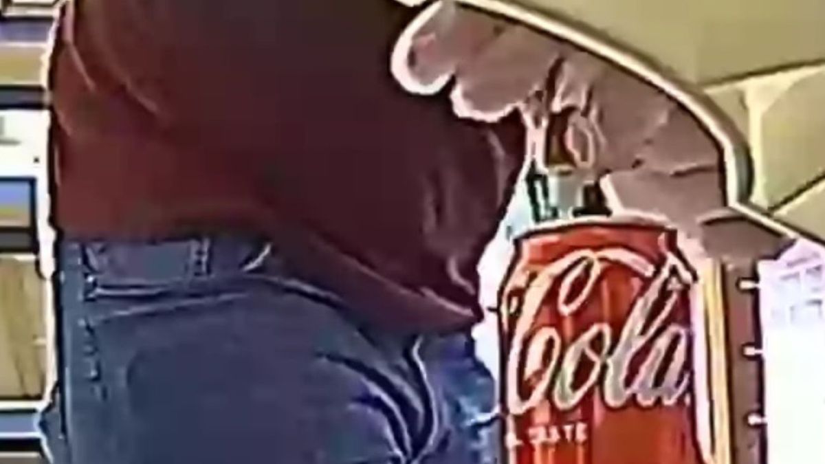 Dolewał superglue do napojów koleżanki z pracy. Nagrała go ukryt