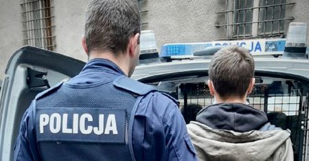 19-latek aresztowany na 3 miesiące. Podpalił drzwi własnej matki
