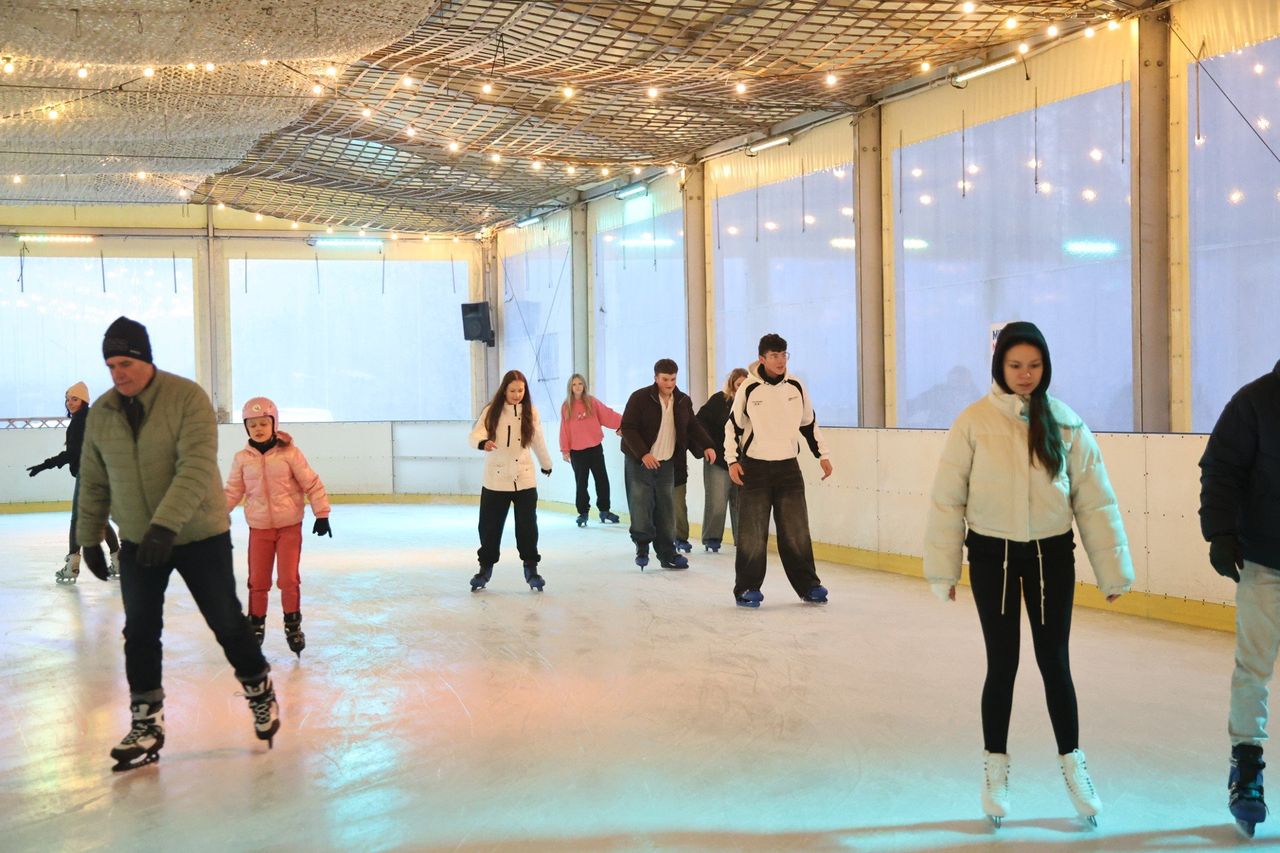 Kielce: Tłumy na lodowisku stadionu w niedzielne popołudnie