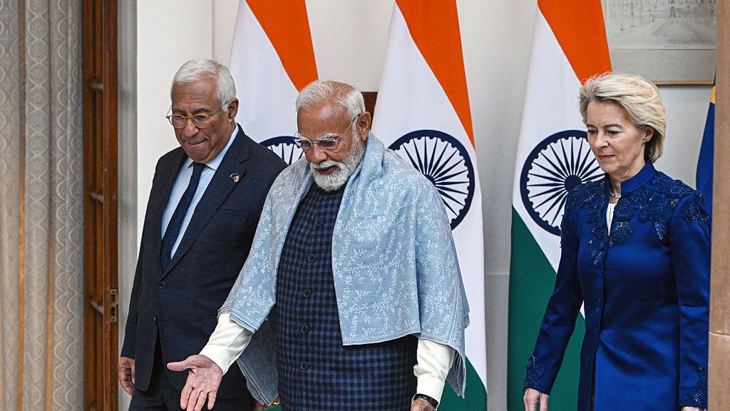 Przewodniczący Rady Europejskiej Antonio Costa, premier Indii Narendra Modi i szefowa KE Ursula von der Leyen