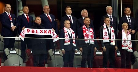 Internauci zażenowani. Zdjęcia Andrzeja Dudy z meczu obiegły sieć