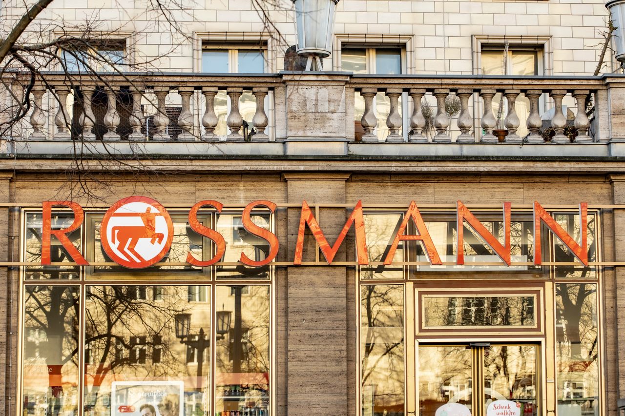 51 proc. mniej za tusz Maybelline. Kosmetyczne hity w Rossmannie