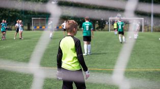 Powiatowy Stadion na Okrzei tętnił dziecięcą energią i sportowym duchem