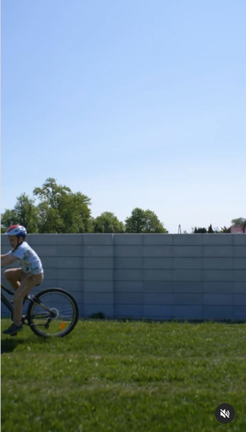 Tak wygląda ogród Anny Bardowskiej. Ogrodziła dom betonowym murem