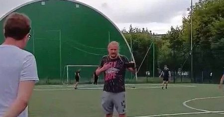 Radny wkroczył na boisko. Zażądał przerwania meczu