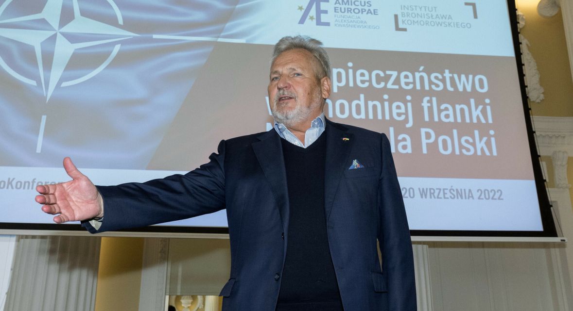Aleksander Kwaśniewski na wspólnej konferencji liderów opozycji i byłych prezydentów. Warszawa, 20 września 2022 roku