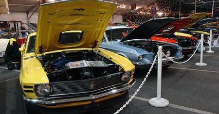 Mustangi w stajni Barrett-Jackson