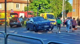 Kraksa w Słupsku. 72-latek zignorował czerwone światło