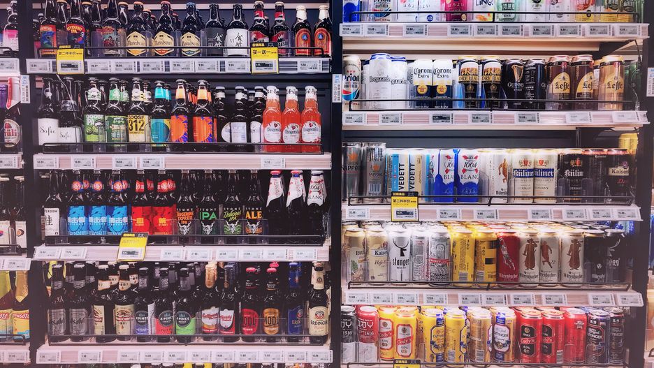 Kępno. Nieletni kupił w sklepie alkohol. Za ladą 14-latka