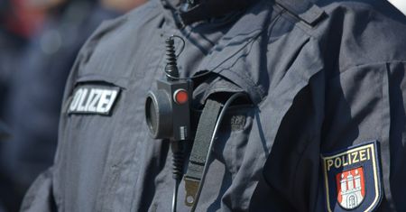 Kamery policyjne pod kontrolą sztucznej inteligencji. Będą sprawdzać naruszenia protokołu