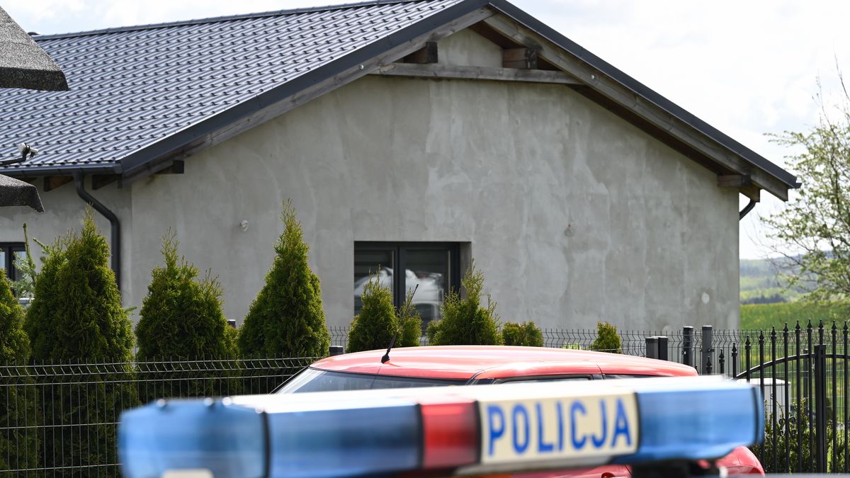 Miejsce zab�jstwa
Jagatowo, 15.04.2024. Miejsce zab�jstwa kobiety w Jagatowie w gminie Pruszcz Gda�ski, 15 bm. Policja poszukuje 43-letniego Rafa�a Zyska w zwi�zku ze spraw� zab�jstwa jego �ony w Jagatowie. 14 bm. po po�udniu kobieta zosta�a zamordowana. Policja opublikowa�a zdj�cie m�czyzny. (ad) PAP/Adam War�awa ***Zdj�cie do depeszy PAP pt. Pomorskie/ Policja poszukuje podejrzewanego o zab�jstwo Rafa�a Zyska***
Adam War�awa
miejsce zbrodni, morderstwo, poszukiwania, zab�jstwo, akcja poszukiwawcza, kryminalna, kryminalne, kryminalnie, m�a, policja, policji, szukanie, miejsce zdarzenia