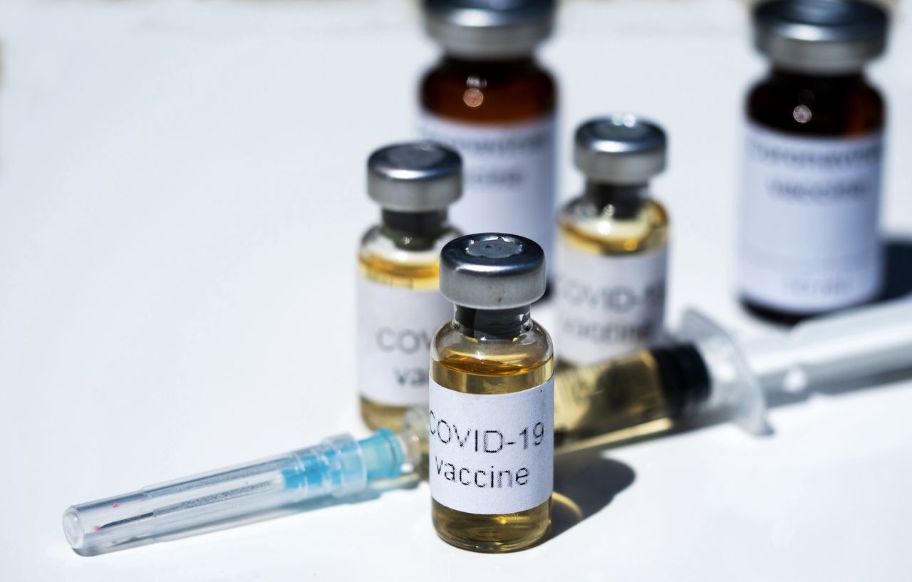 Koronawirus. Szczepionka od AstraZeneca może trafić do sprzedaży pod koniec 2021 roku