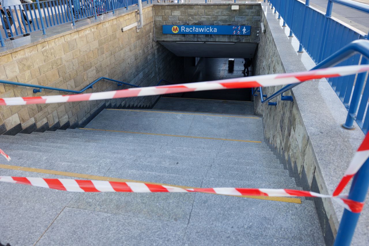 Pożar podstacji, wielogodzinna akcja i odcinkowe przywracanie ruchu. Co wiemy o zdarzeniach z Metra Warszawskiego?