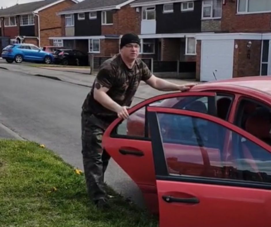 Nagrał to po śmierci 11-latka z Katowic. Pokazał, jak dziecko może uciec porywaczowi