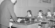 Szkoły w czasach PRL-u. Jasiu, marsz do kąta!