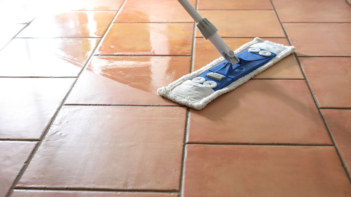 Jak myć podłogę z terakoty?