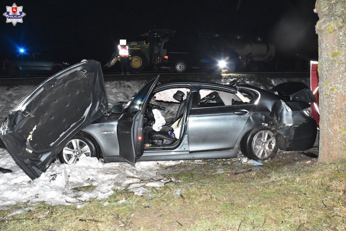 BMW kontra traktor. Pasażerka nie żyje